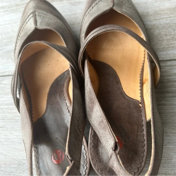 Comfortable by Blondo Retro Leather Mary Jane  Slingback Pumps - Picture 7 of 16